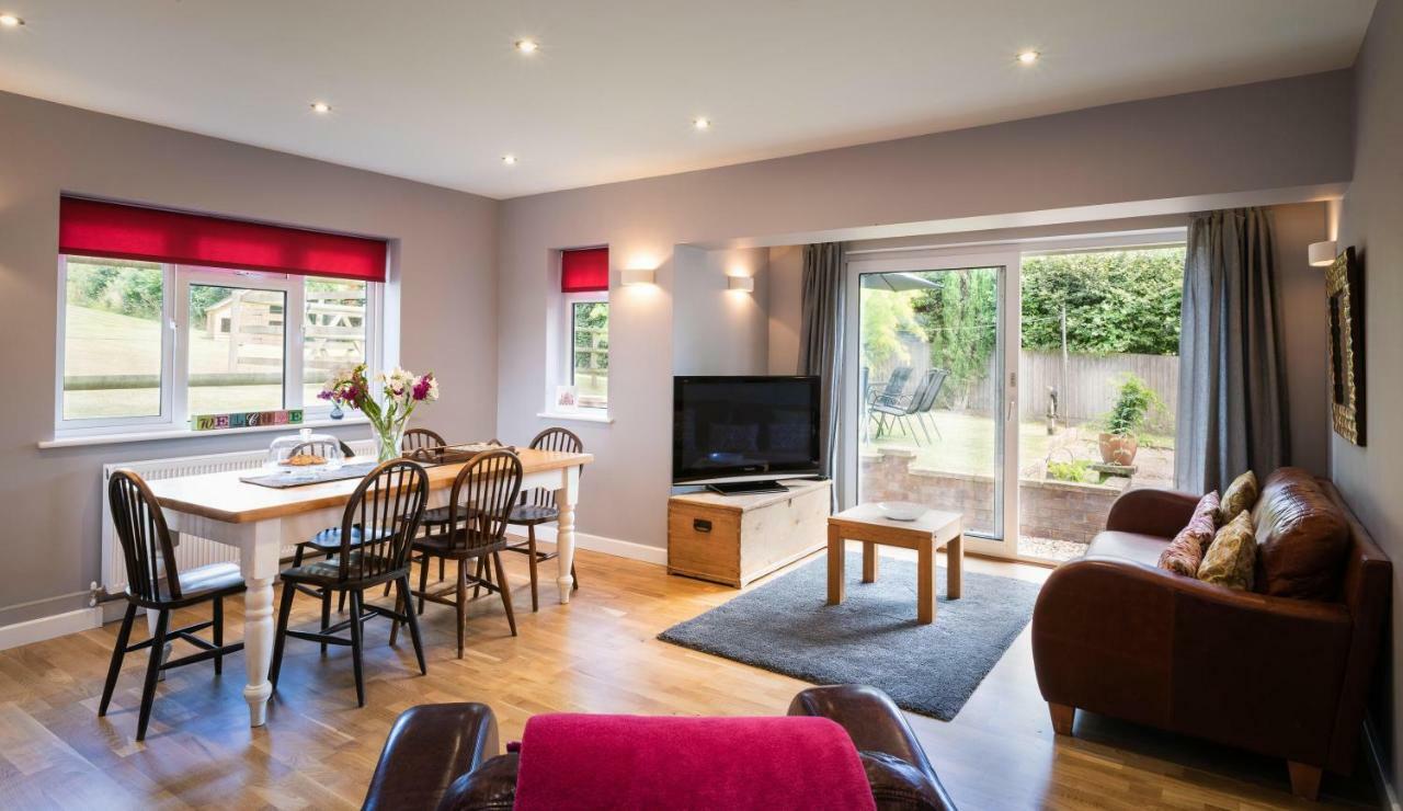 Hunters Lodge Exeter, Free Parking, Country Views, Great Wi-Fi, Large Garden Poltimore Exterior foto
